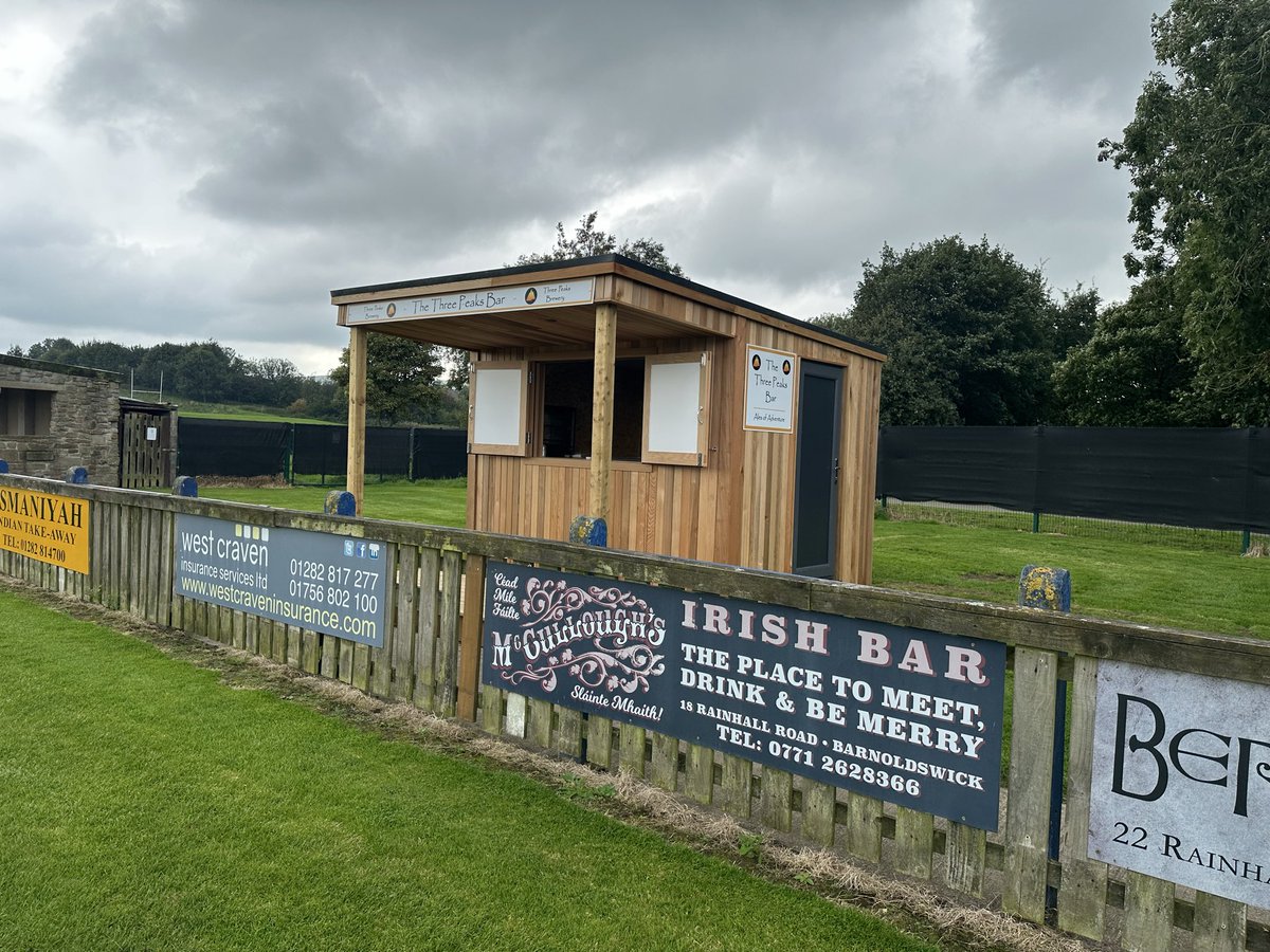 barlickfc's tweet photo. If you are joining us today our outside bar is open serving our Sewer Ale (while stock lasts) and a selection of pies, chips & more.
Our Tearoom in the clubhouse has a selection of Winter Warmers for you plus a selection of pies, peas & gravy 😀 #keepwarm #foodoptions #chips https://t.co/aPfDUG1LvM