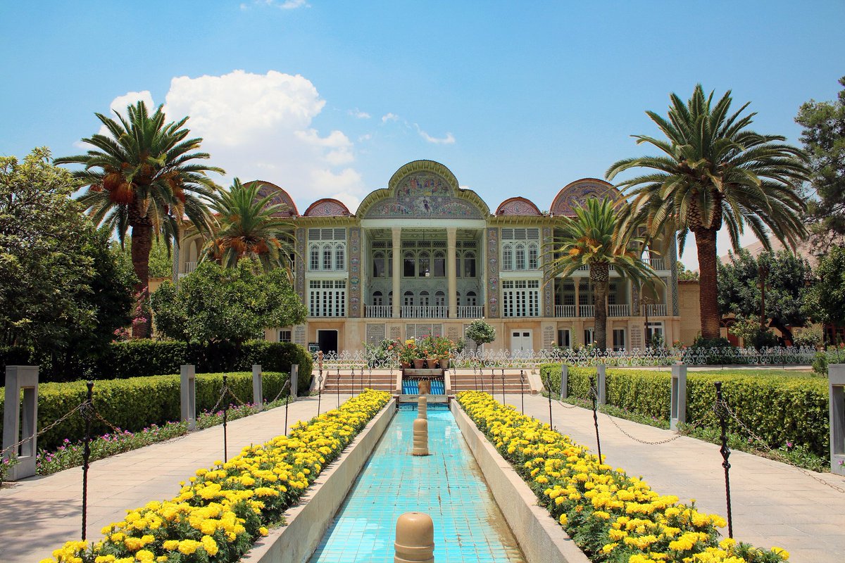 Ydc_iran's tweet photo. In ancient Iran, paradise wasn’t imagined — it was designed.
The Persian Garden (Chahar Bagh) turned geometry into peace and water into poetry.
A vision where nature and soul breathe in harmony. 🌸
#PersianGarden #CulturalHeritage #SustainableDesign #youth_diplomacy_center https://t.co/E9wMyujohX