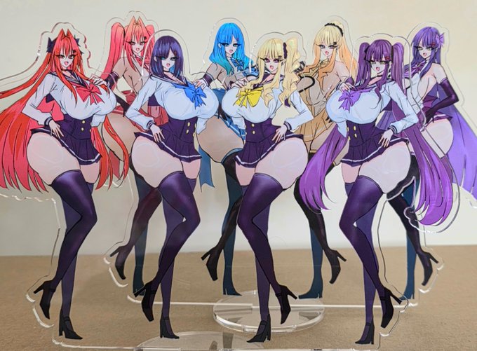 良すぎ良すぎ良すぎ〜〜!!!
本人たちの後ろに変身姿が出るやつ〜! 