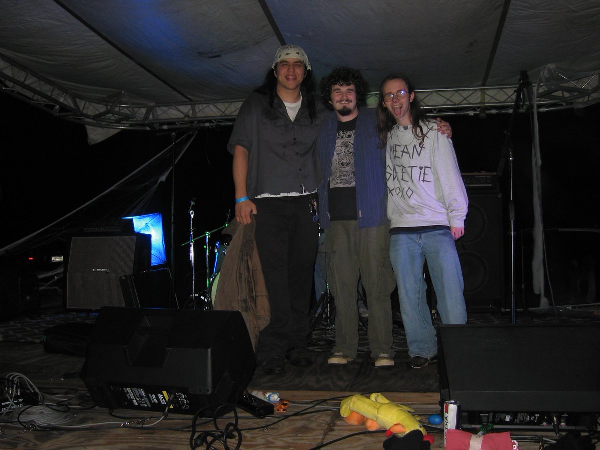 saw mean sweetie live for their last show (and they played THREE dinosaur jr covers) with <a href="/iamcheeks1/">cheeks</a>  and now im sleeping at the melon barn w <a href="/Chorddoesthings/">Chord</a> this is the greatest night of my life