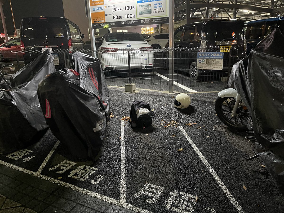 Umi_OtOkO_PeTe's tweet photo. ※拡散希望
昨日バイクを盗まれました。
場所　千葉県成田市花崎町の駐車場
盗まれたもの　cb400sf nc39
置いてた時間帯は朝7:00〜夜20:00時の間に盗まれました。
右側タンクにパテ修理跡あり
右側ウィンカーは折れてます
ナンバーは成田　い　3953
何か情報などあればご連絡いただきたいです。 https://t.co/3ER0P8pKWQ