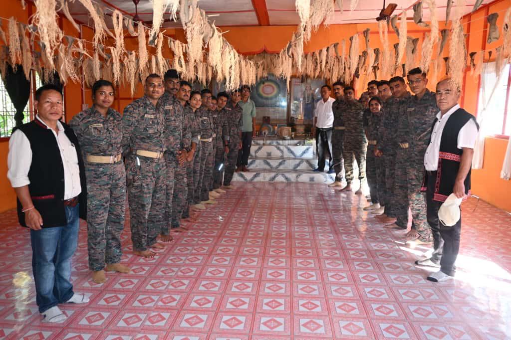 Spearcorps's tweet image. Spear Head Division of #SpearCorps conducted visit of IPS Probationary Officers to the forward areas of Upper Siang District in #ArunachalPradesh including visit to Holy Chorten at #Kepangla, a symbolic representation of #Buddhist philosophy. The visit offered first-hand exposure…