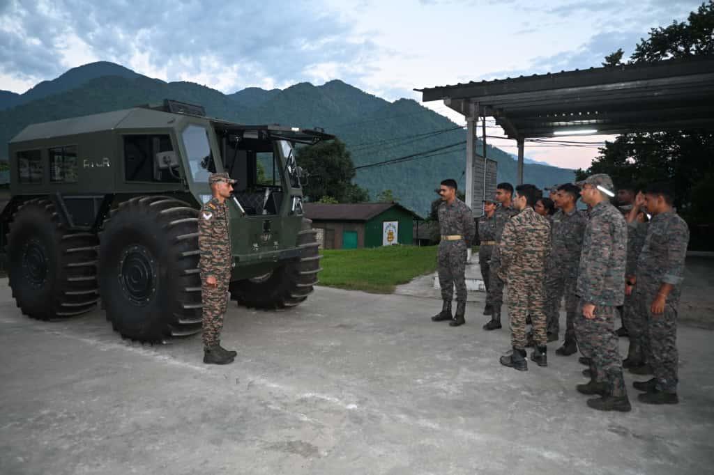Spearcorps's tweet image. Spear Head Division of #SpearCorps conducted visit of IPS Probationary Officers to the forward areas of Upper Siang District in #ArunachalPradesh including visit to Holy Chorten at #Kepangla, a symbolic representation of #Buddhist philosophy. The visit offered first-hand exposure…