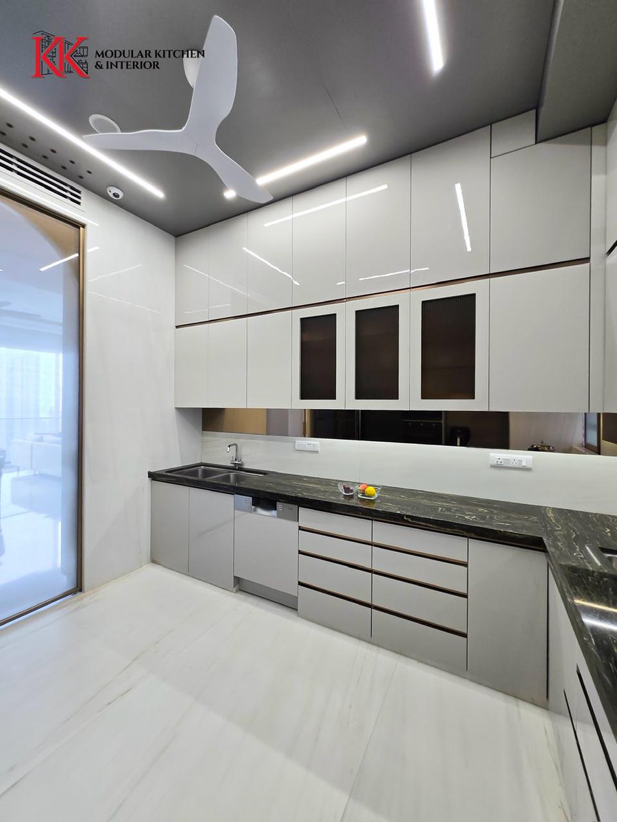 KKModularKitchn's tweet image. Smartly designed C-Shaped Modular Kitchen 
Featuring Openable Shutters, Blum Antaro Drawers, and a sleek Blum Legrabox Masala Pull-Out - crafted for ultimate convenience &amp;amp; elegance.
#kkmodularkitchen #modularkitchen #blumdrawers #kitchenstorage #smartkitchen #cshapedkitchen