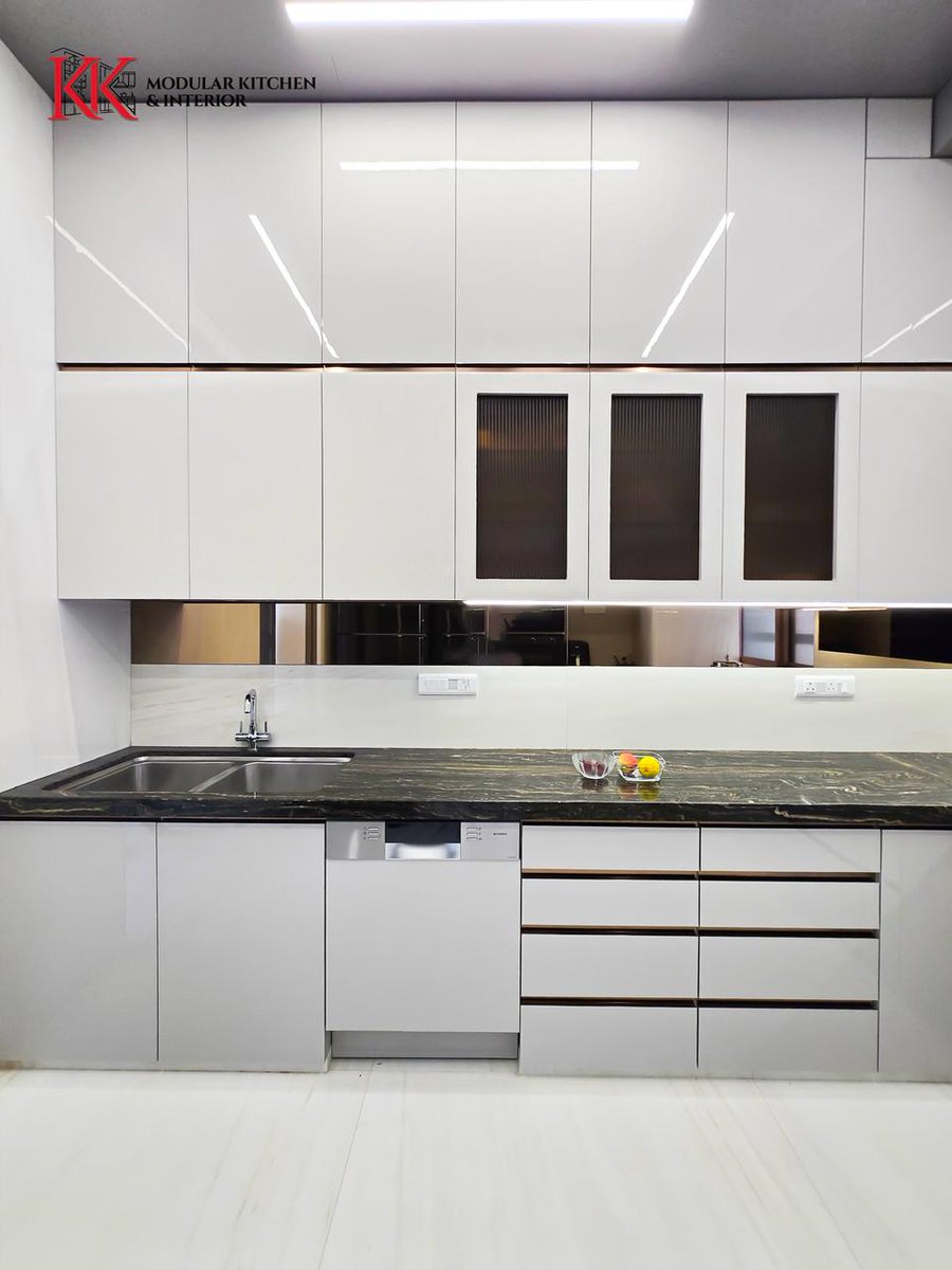 KKModularKitchn's tweet image. Smartly designed C-Shaped Modular Kitchen 
Featuring Openable Shutters, Blum Antaro Drawers, and a sleek Blum Legrabox Masala Pull-Out - crafted for ultimate convenience &amp;amp; elegance.
#kkmodularkitchen #modularkitchen #blumdrawers #kitchenstorage #smartkitchen #cshapedkitchen