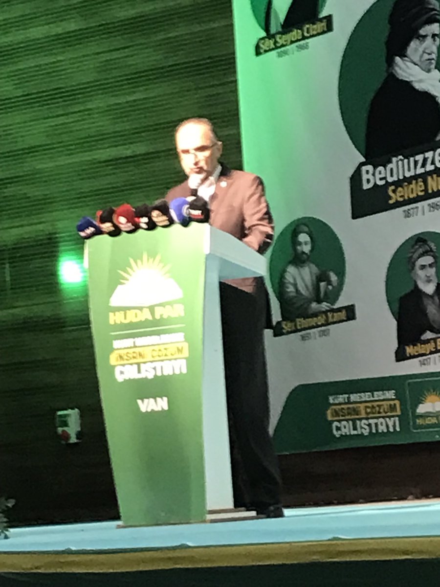 Porno lesbiyanlar togri ayollarni yoldan ozdiradilar