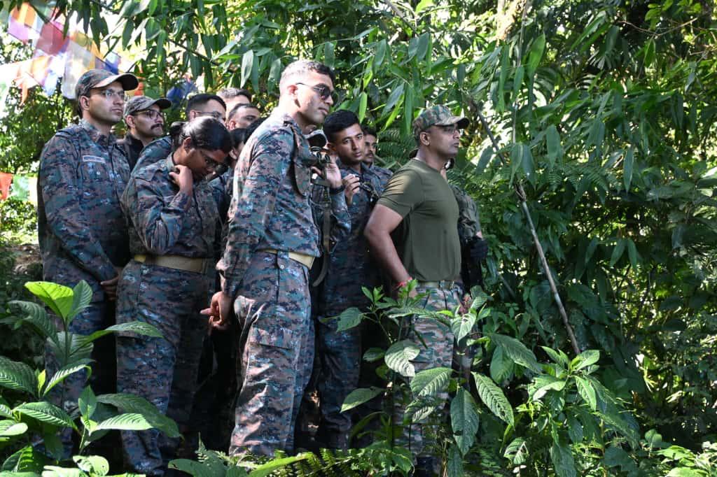 Spearcorps's tweet image. Spear Head Division of #SpearCorps conducted visit of IPS Probationary Officers to the forward areas of Upper Siang District in #ArunachalPradesh including visit to Holy Chorten at #Kepangla, a symbolic representation of #Buddhist philosophy. The visit offered first-hand exposure…