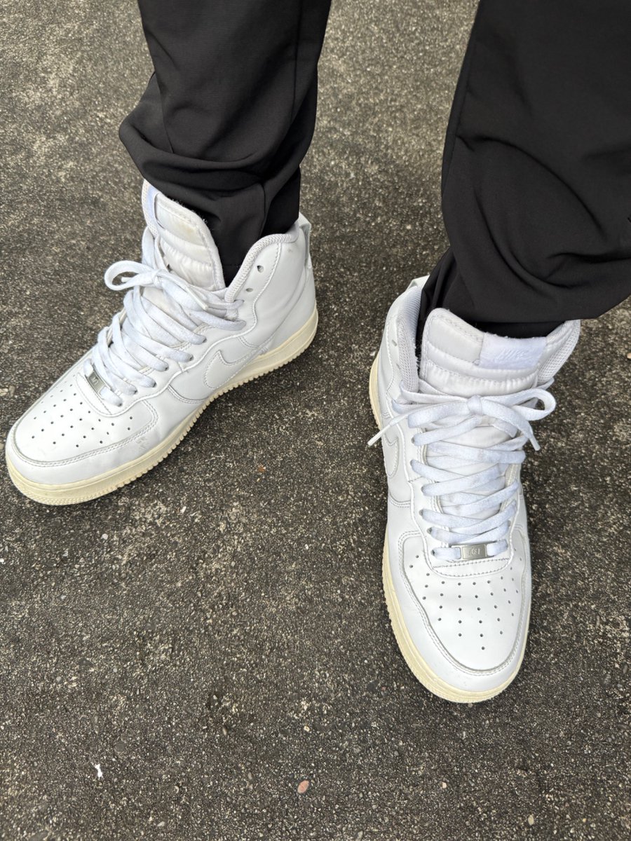 sneaker like tweet media