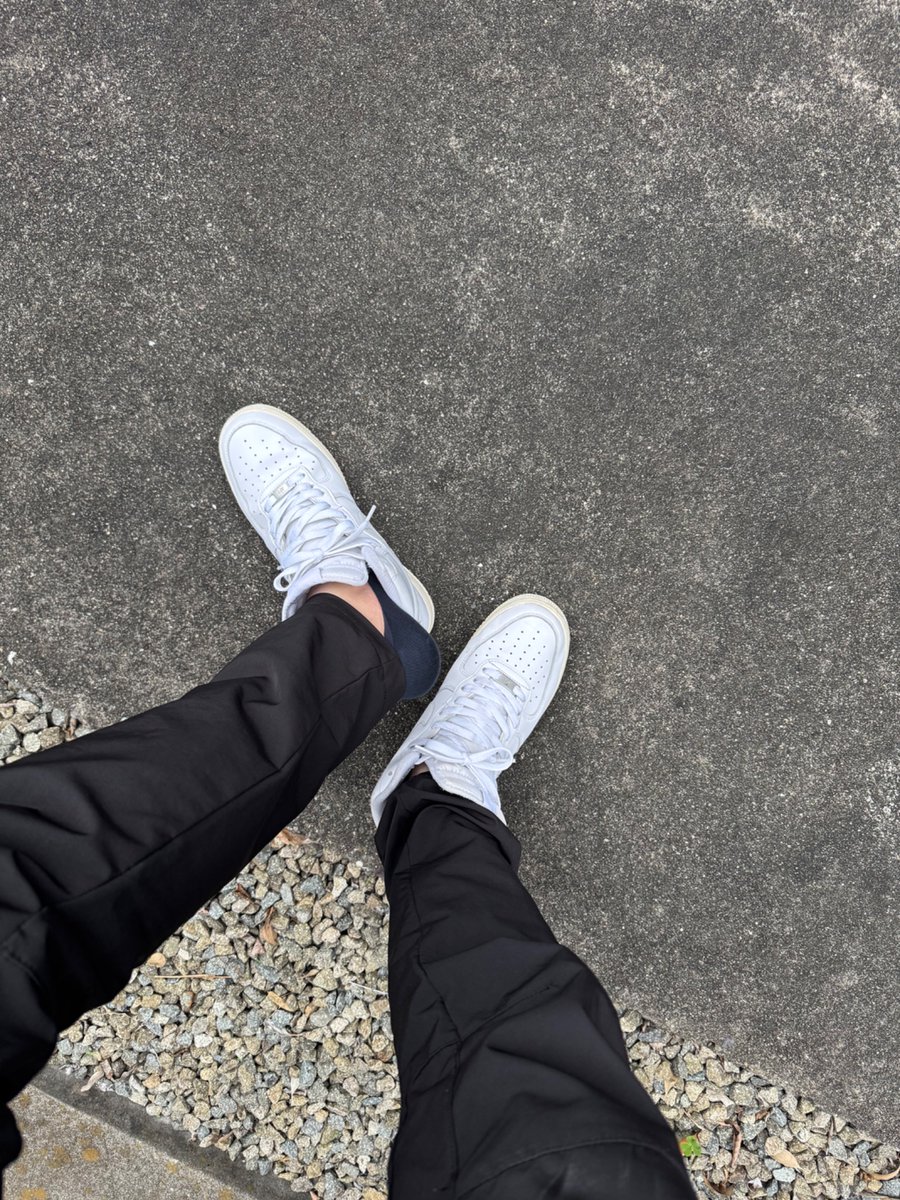 sneaker like tweet media