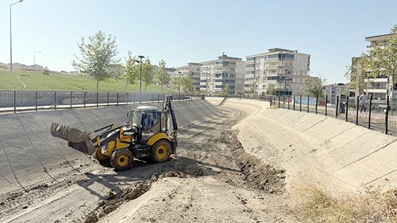 DSİ KANALI’NDA KAPSAMLI TEMİZLİK ÇALIŞMASI
batmanobjektif.com/dsi-kanalinda-…