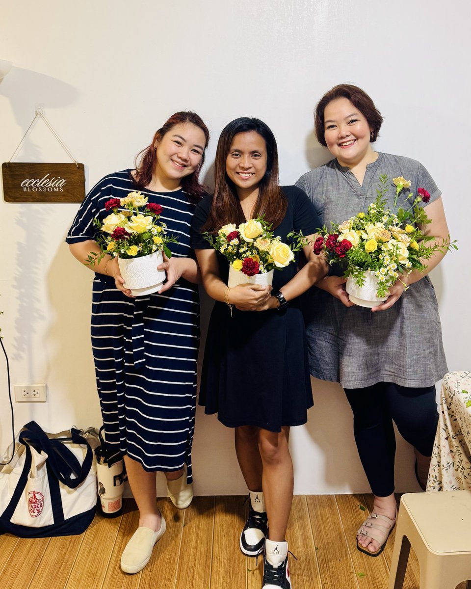unitedpeople36's tweet image. Days ago, in collaboration with the talented Patty Rasco of Ecclesia Blossom, a beautiful floral 🌺 arrangement workshop took place, with half of the proceeds donated to support the UPG mission. Thank you for proving that when we work together, we can truly #MakeTheWorldBetter 💙