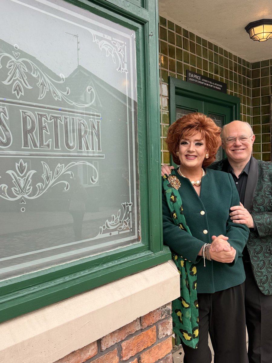 <a href="/Belindascandal/">Belinda Scandal 🐝™️</a> and I will be joined by Sue Devaney and the Evan Garrett Dancers in our Your Manchester Christmas stage show at <a href="/53two/">53two</a> on Saturday December 13 at 8pm.  Tickets now on sale through the <a href="/53two/">53two</a> website