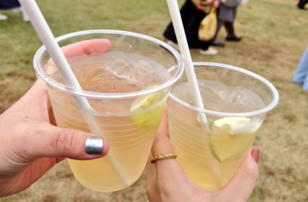 alliumace's tweet image. 蚤の市行ってきた✌　手持ちの指輪そっくりなイヤリング買えてウッキウキ🥳