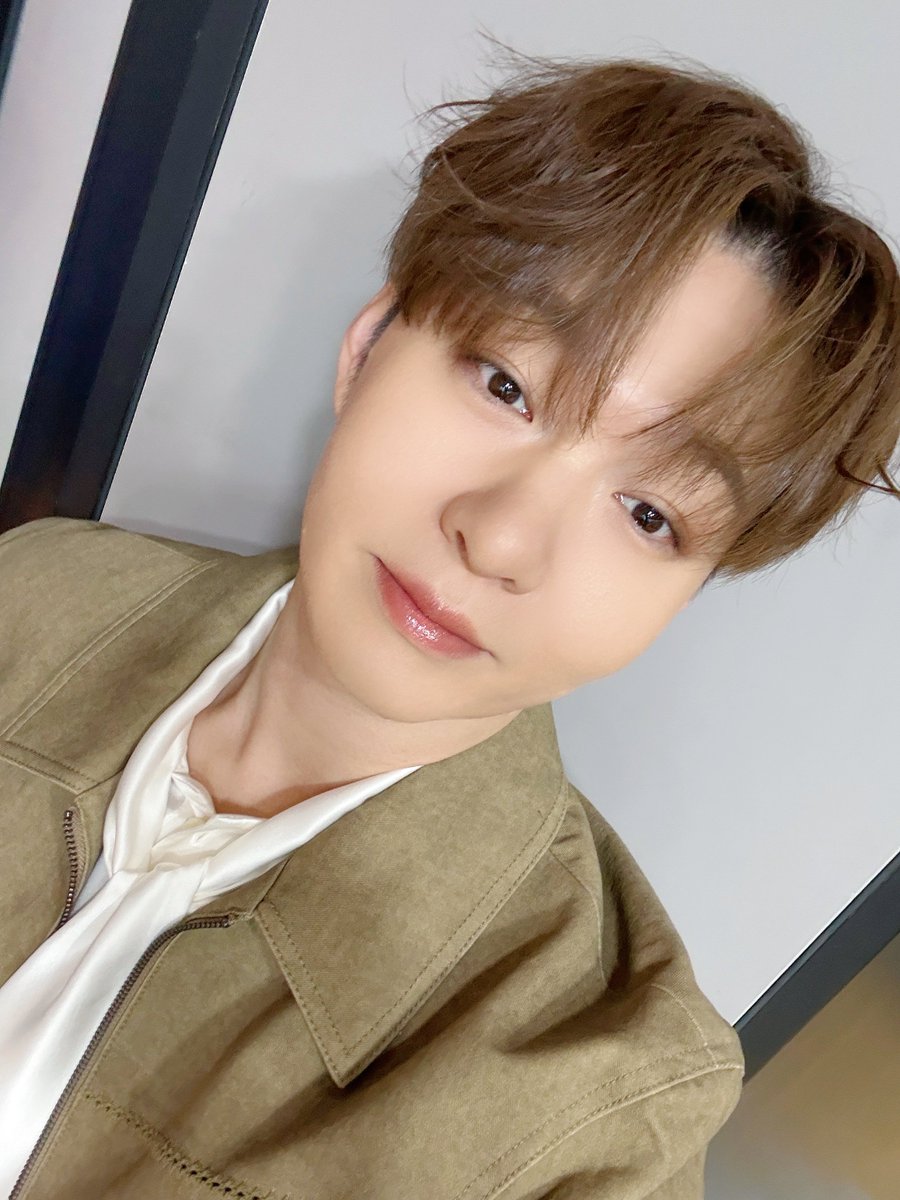 [📸] ✨251025 MBC #쇼음악중심✨

🚨서프라이즈 떼창 미션에도🚨
예쁜 목소리로 함께 노래해 주신.ᐟ.ᐟ

zz6친💙멜로디의 목소리로♪(´ε｀*)
더 아름답게 완성된 오늘의 무대✨️
함께 해주셔서 진심으로 감사드립니다💓

#이창섭 #LEECHANGSUB 
#이별_이_별 #ENDAND #주르르