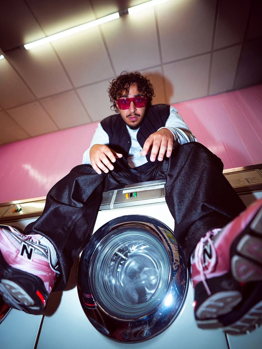 « 10 ans d'carrière , j'guette pas derrière 
J'fonce tout droit, je m'arrête jamais ! J'aime beaucoup cette phrase !
Tout le monde mérite le bonheur, j'espère que vous le trouverez un jour <3
Roseyyyyyy » 

📸 <a href="/Onizoupsd/">Onizou</a>