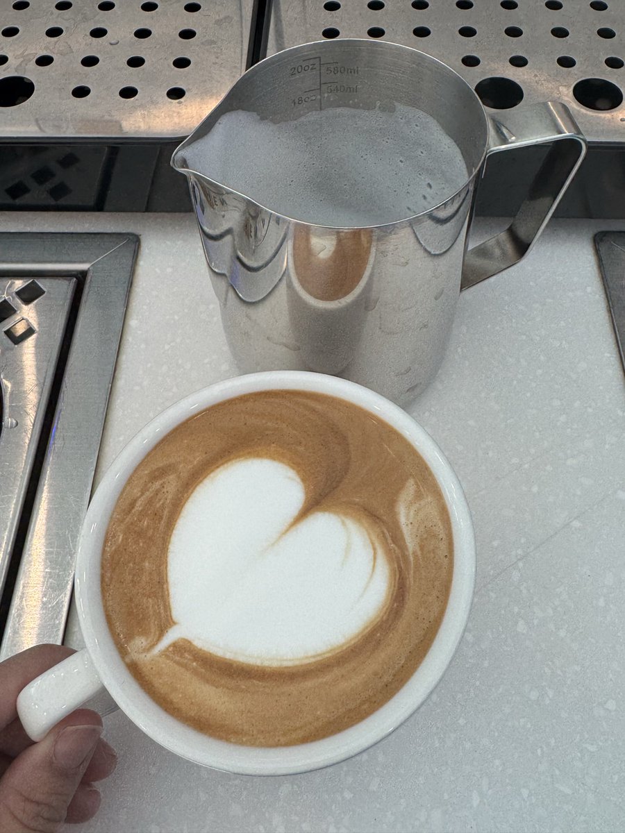 E2Yehna's tweet photo. While practicing latte art… Earth2 latte 😗☕️

#Earth2 #Metaverae #E2fam #Web3 https://t.co/eRABltYBD8