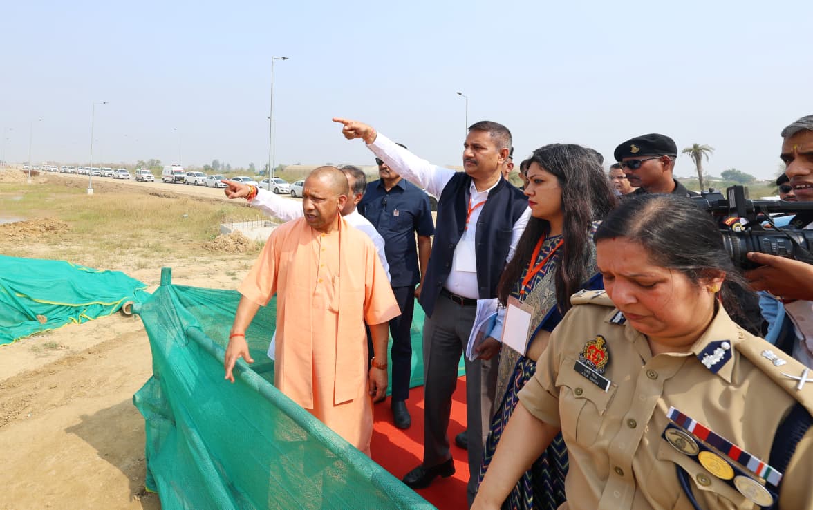 CMOfficeUP's tweet image. #UPCM @myogiadityanath ने आज जनपद गौतमबुद्ध नगर के जेवर में निर्माणाधीन &apos;नोएडा इंटरनेशनल एयरपोर्ट&apos; के विकास कार्यों का निरीक्षण किया तथा संबंधित अधिकारियों को आवश्यक दिशा-निर्देश दिए।