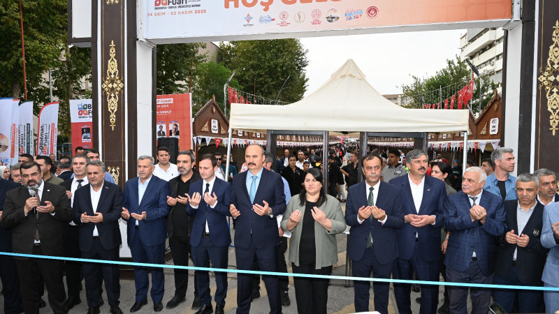 8. BATMAN KİTAP FUARI BAŞLADI
batmanobjektif.com/8-batman-kitap…