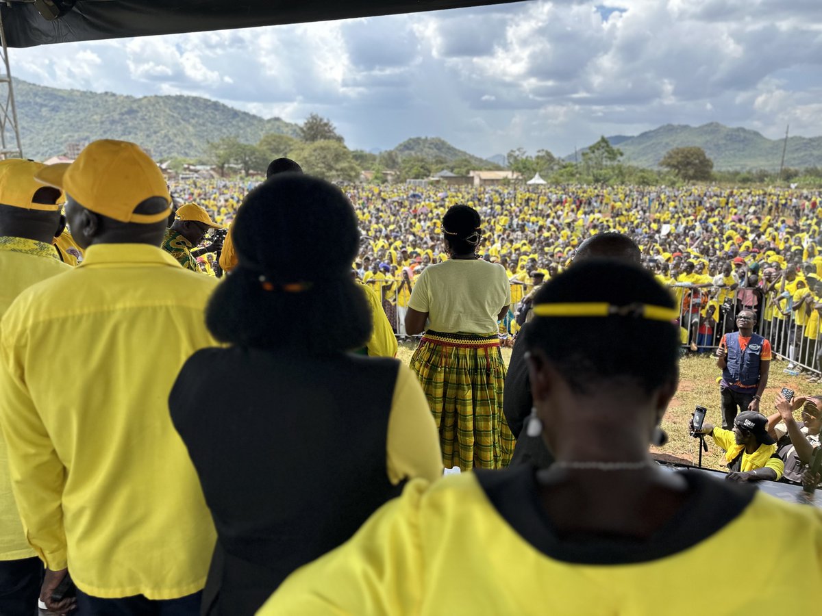 It was a great honor to officially hand over Uganda’s first Artisanal Mining License to the Kakoka Artisanal Gold Miners Association in Abim District, a milestone in formalising artisanal mining under H.E. <a href="/KagutaMuseveni/">Yoweri K Museveni</a>’s leadership.
This marks a new dawn for ordinary Ugandans