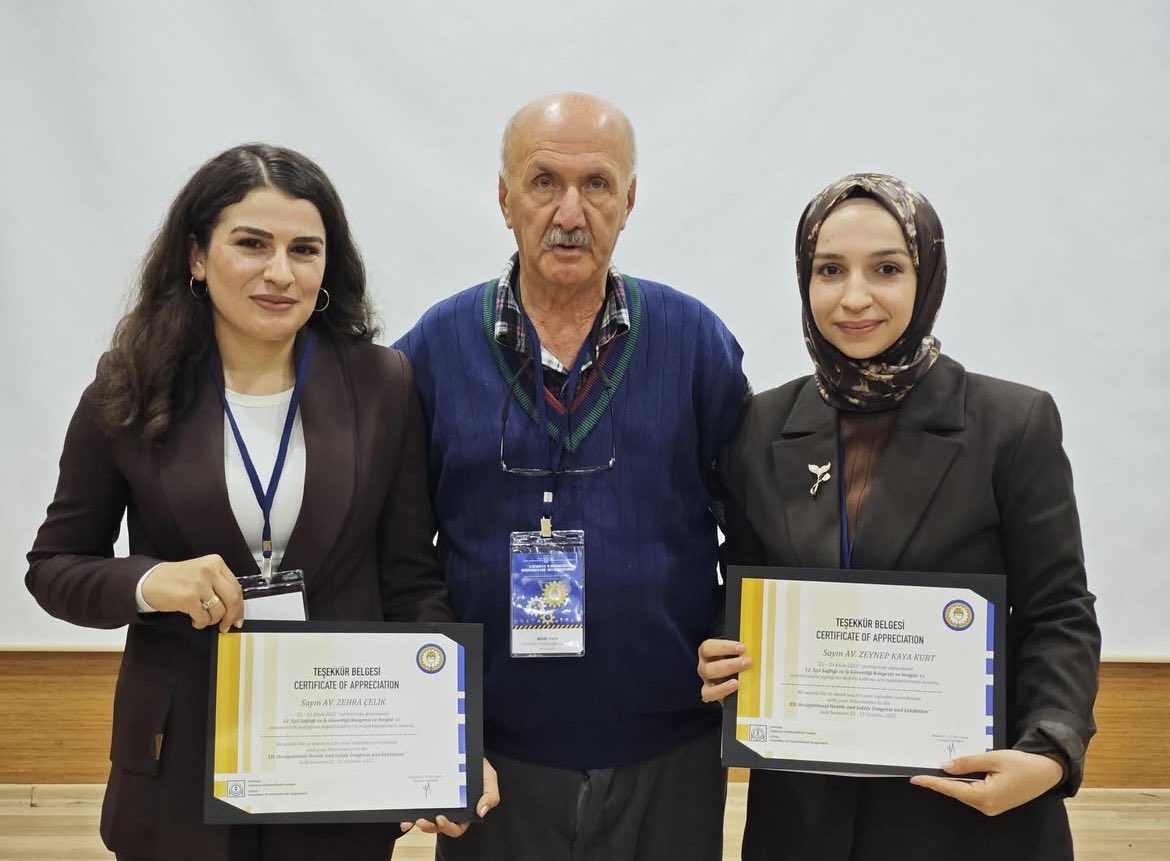 TMMOB tarafından 22-25 Ekim 2025 tarihleri arasında Ankara’da düzenlenen İşçi Sağlığı ve İş Güvenliği Kongresi ve Sergisi’ne Emek Komisyonu adına Av. Zehra ÇELİK ve Av. Zeynep KURT katılım sağlamıştır.

Kongrede, Şanlıurfa’dan diğer il ve ilçelere giden mevsimlik tarım