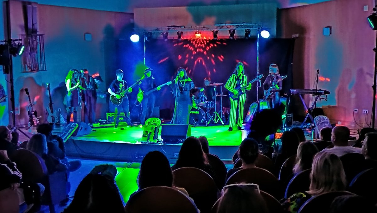 🤘 Invitamos a los jóvenes a celebrar Halloween con un concierto de Comborock🎸.

👨‍🎤El Centro Municipal La Morana acogerá la puesta de largo de seis nuevos grupos emergentes que están participando en el programa formativo municipal.

🗓️30/10
⏰20.00 h

🔗acortar.link/KWnU1Q