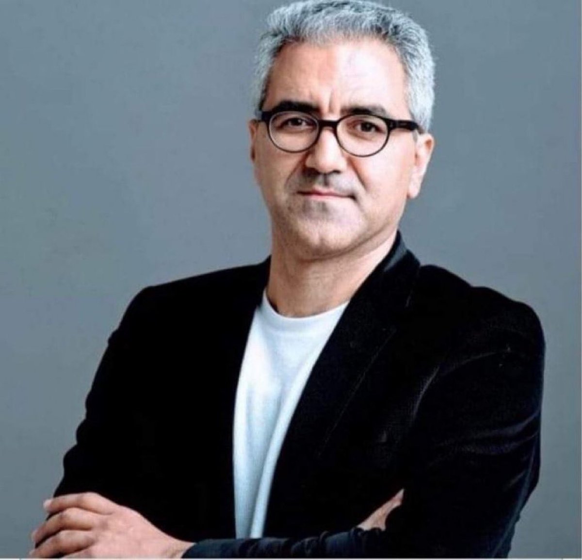 Umarım okursunuz...

Okuduktan sonrada paylaşacağınıza inanıyorum.

Merak etmeyiniz yazı sizi yemeyecek 
Siz okuyunca kendi kendinizi yiyeceksiniz

Ülkemiz Ortadoğulu bir zihniyet tarafından, Ortadoğulu bir üslupla yönetiliyor ve görünen o ki yakında tamamen Ortadoğu’ya