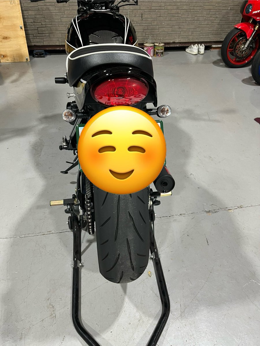 robokiryuu's tweet photo. 友達の工場でPOSHのウインカーに交換😁
てこずりならが手伝ってもらっ完成✨
雰囲気変わって満足✨
ついでにリアフェンダーも交換👍 https://t.co/TV2VHMAcuD