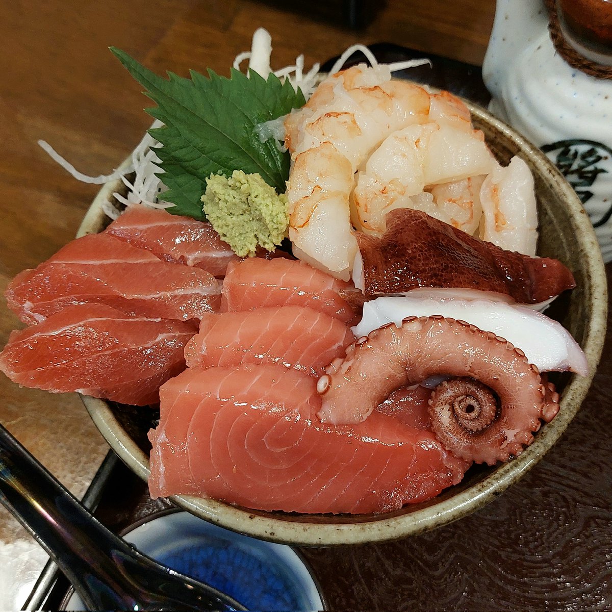 GSA1010Z's tweet photo. いし和楽（みどり市大間々町）
○ばら海鮮丼セット
　（バチ鮪・蛸・海老）
色々と予想を超えてくる海鮮丼の登場
でテンション上がりました😋
#群馬 #いし和楽 
#群���グルメ #群馬ランチ https://t.co/xv8uewvfQl