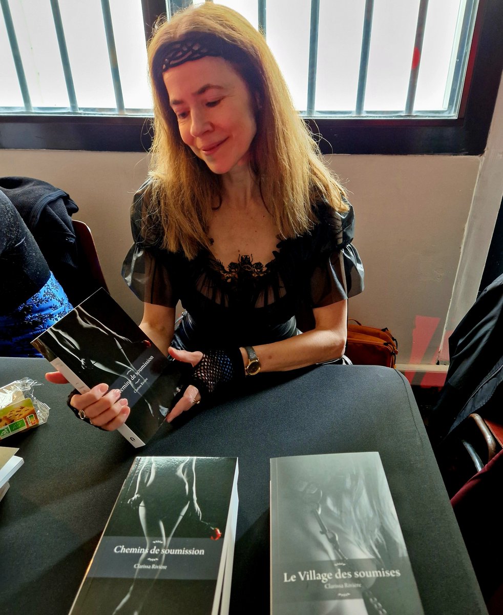 Aujourd'hui, à partir de 16h, je serai sur le stand de la <a href="/lamusardine/">La Musardine</a> au Fetish Market de la <a href="/ParisFetishWeek/">Paris Fetish Week</a> ☺️!
Et je vous mets aussi le programme de cette dernière journée à ne pas manquer 😍
au plaisir de vous croiser et de nous rencontrer !