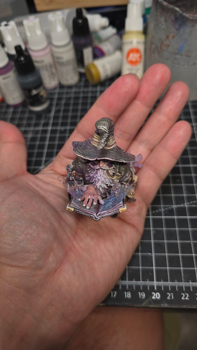 Chessymonkey's tweet image. Friday WIP: One week left !!!

#筆塗り #vallejo #Blackcrowminatures #plasticmodel #scalemodel #finescalemodele #swordandbrush #swordandbrush2025 #miniaturepainting #scale75 #akinteractive