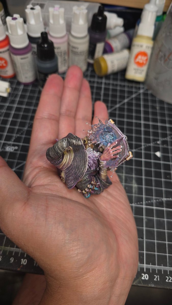Chessymonkey's tweet image. Friday WIP: One week left !!!

#筆塗り #vallejo #Blackcrowminatures #plasticmodel #scalemodel #finescalemodele #swordandbrush #swordandbrush2025 #miniaturepainting #scale75 #akinteractive