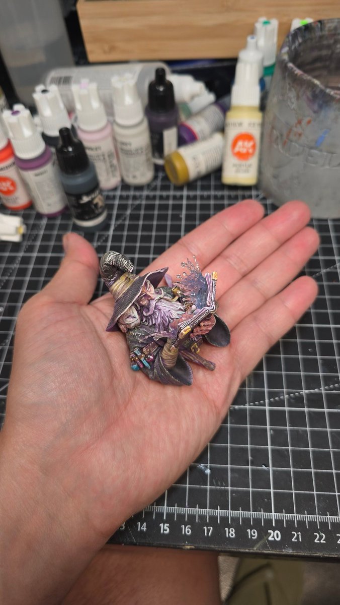 Chessymonkey's tweet image. Friday WIP: One week left !!!

#筆塗り #vallejo #Blackcrowminatures #plasticmodel #scalemodel #finescalemodele #swordandbrush #swordandbrush2025 #miniaturepainting #scale75 #akinteractive
