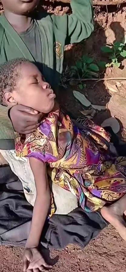 ماتت بسبب الحصار والجوع يااامة محمد #أنقذوا_الفاشر 
#الفاشر_تموت_جوعاً