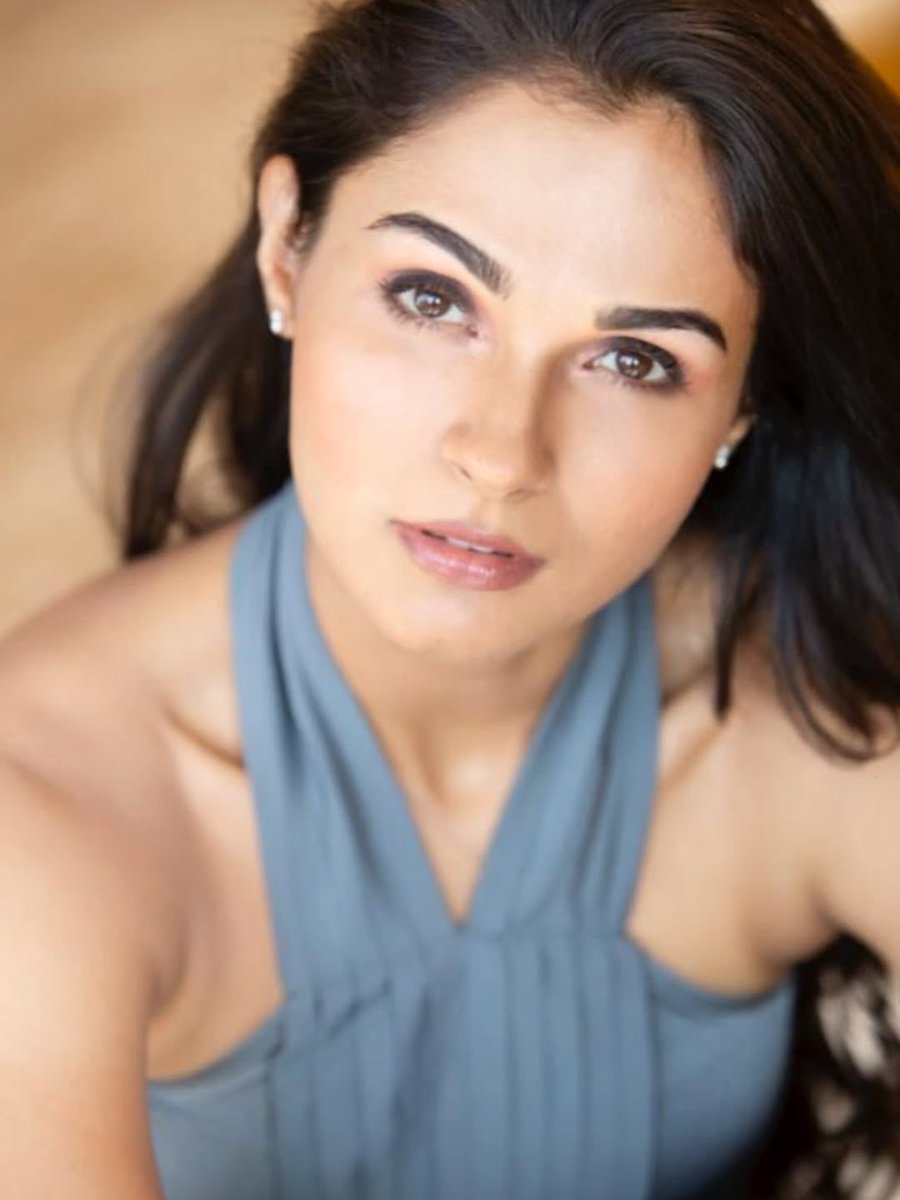 andrea_jeremiah's tweet image. Shades of 🩶