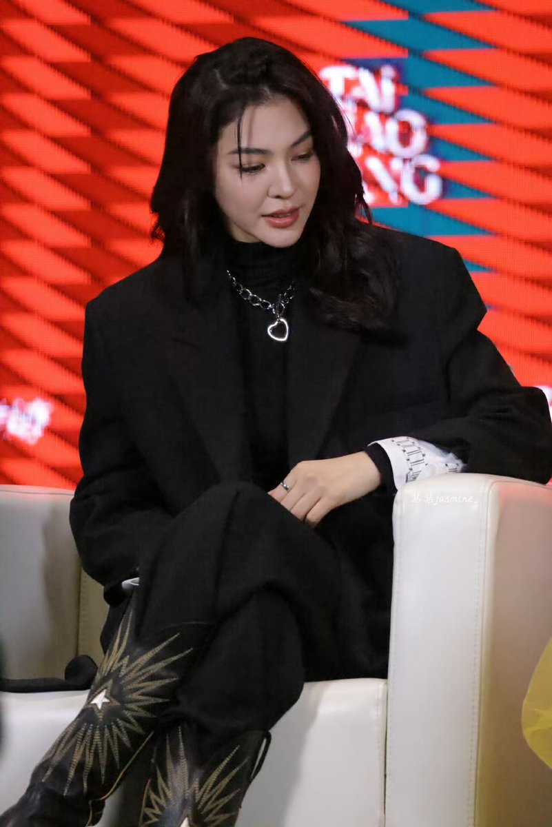 El color negro, la ama. 😍🌻💛

#FayePeraya #ฝ้ายพีรญา