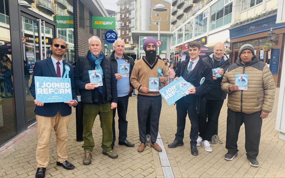 PrabhdeepReform's tweet image. Action Day – Hounslow Branch on Feltham High Street 🇬🇧
What an incredible day meeting local residents, chatting with veterans, and spreading the Reform message with the team.

Great energy, great conversations, and a fantastic turnout — our movement is growing stronger every day!…