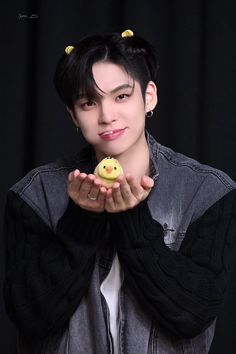 251025 🐣☺️🫶🏻

#BX #병곤 #CIX #이병곤 #BYOUNGGON