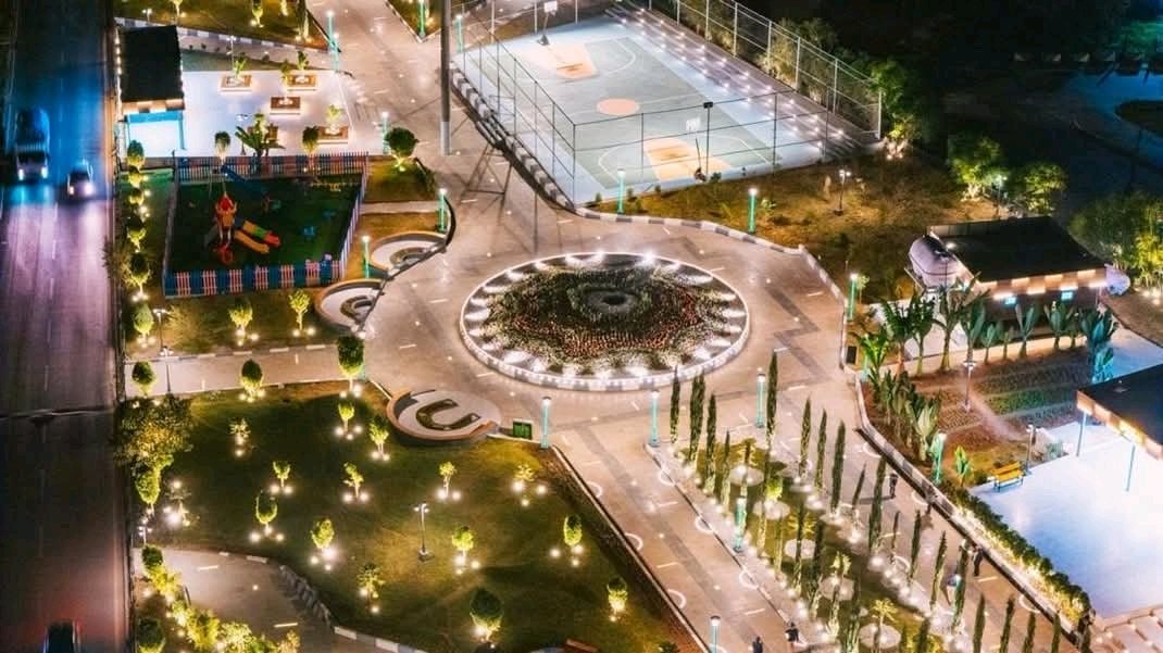 MeronKassa11's tweet image. The 2nd largest corridor project in #AddisAbaba stretching from Sar Bet to German Square, Garment to Furi has been completed. A milestone in building a smarter, greener, and more connected capital. #Ethiopia  #corridordevelopment @AbiyAhmedAli @TemesgenTiru @AdanechAbiebie