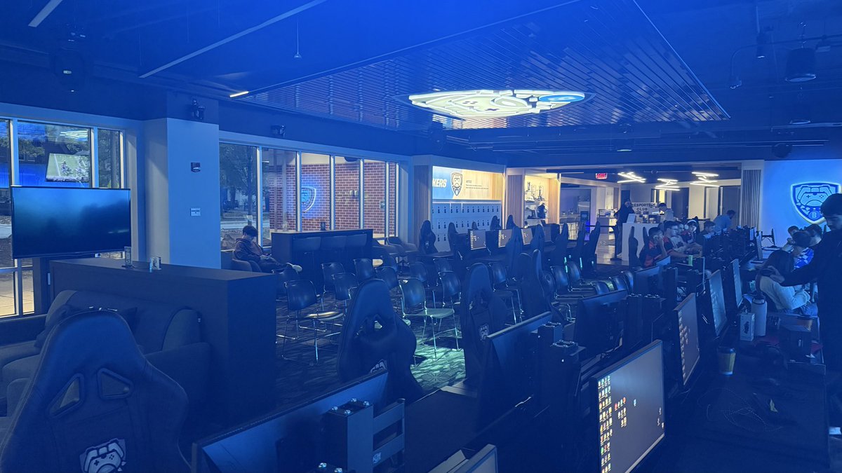 Day 1 LAN
<a href="/RomulusR6/">Romulus</a> is performative af 😂