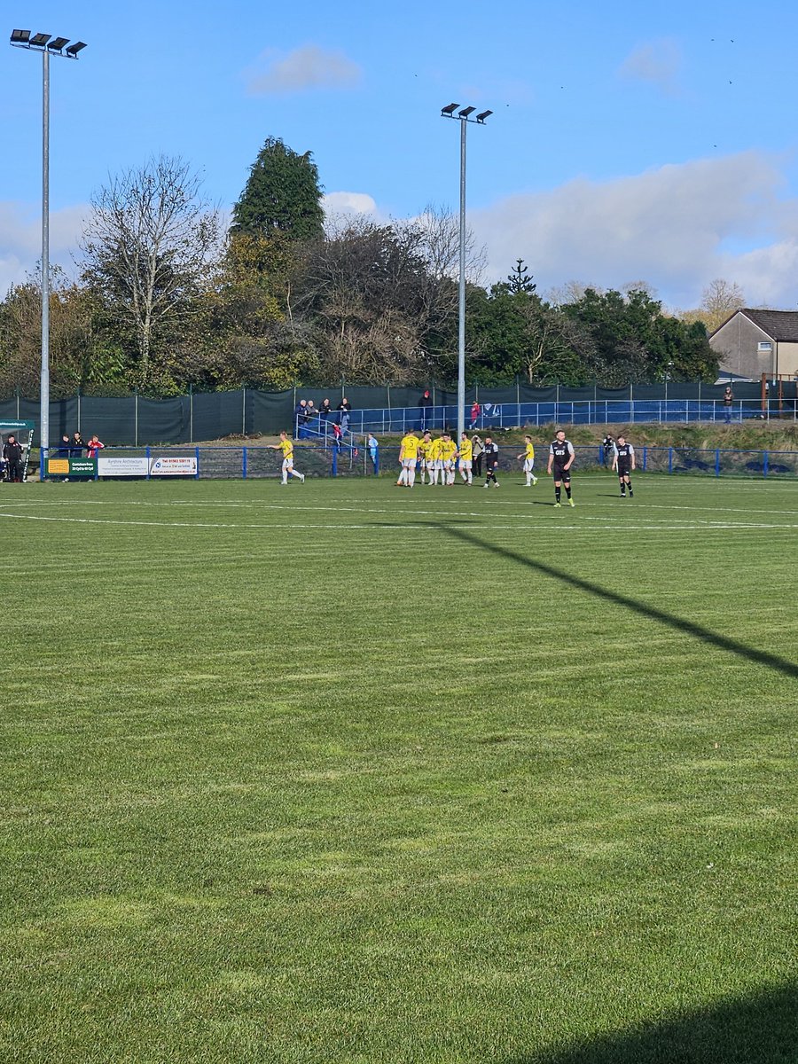 20 minutes in and the away team take the lead.

<a href="/darvelfc/">Darvel FC</a> 0-1 <a href="/wvfc_official/">Whitletts Victoria FC</a> 
<a href="/OfficialWoSFL/">West of Scotland Football League 🏴󠁧󠁢󠁳󠁣󠁴󠁿</a>