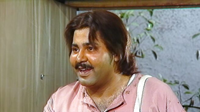 theskindoctor13's tweet image. Satish Shah (1951–2025).

From the unforgettable corpse in Jaane Bhi Do Yaaro to the endearing professor in Main Hoon Na, the countless faces he wore in Yeh Jo Hai Zindagi, and charming Indravadan in Sarabhai vs Sarabhai, his comic timing and acting were effortlessly natural.

We…