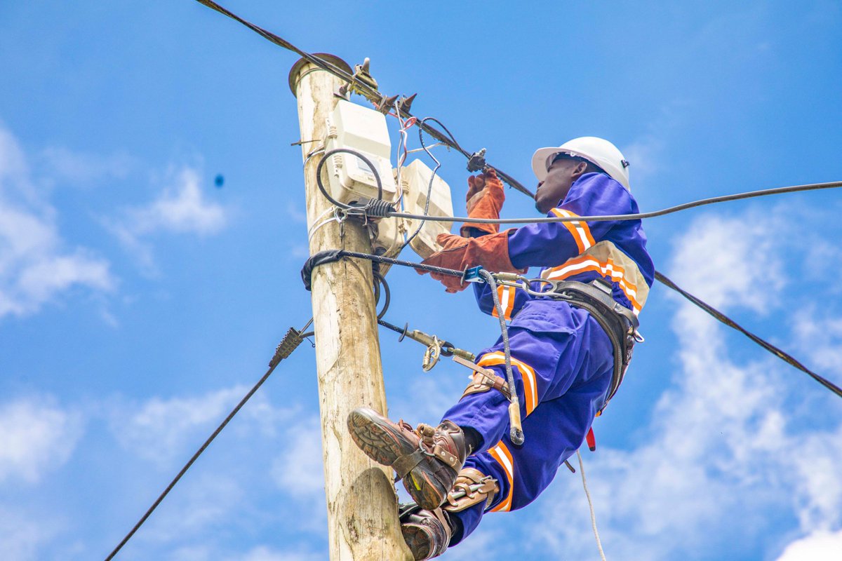 The <a href="/UEDCLTD/">Uganda Electricity Distribution Company Ltd</a> under the leadership of <a href="/PaulMwesigwa10/">Paul Mwesigwa</a> has completed 152,892 new power connections this year — lighting homes, industries, and investor confidence.
@SHIPU_UG applauds this milestone in efficiency and service delivery.
#EmpoweringInvestors #UgandaRising ⚡.