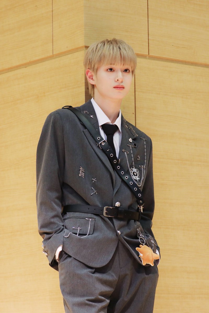 s24yx's tweet photo. .｡ﾟﾟ･｡･  ིྀ⋆.
𐙚. 생일 축하해 ⊹˚.
　ﾟ་･ . ･་𐙚

#더윈드 #장현준 
#HAPPY_HYOUNJOON_DAY https://t.co/e4p6SzvKgV