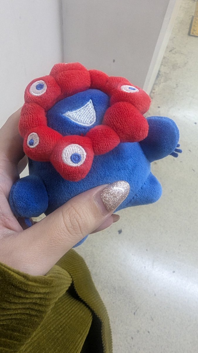 an_chaunen's tweet photo. JRの駅でミャクミャクのぬいを落としちゃって絶望しながらダメ元で問い合わせしたらあったの😭
チャットのお姉さん超優しい😭
駅員さんも確認の時｢この子ですか？｣って言ってくれた😭日本最高😭 https://t.co/j8d1SxTGwo