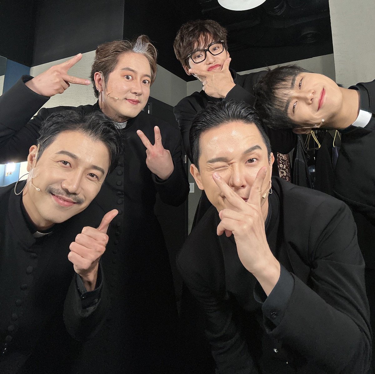CK_ART_Works's tweet photo. ⛪️🐏🙏🍀👋

해피 오! 해피 여러분 덕분에 오늘도 행복 했습니다!!
내일 공연도 많.관.부

💜🩵💙💚💛🧡🩷❤️

행복해서 웃는 거 아니잖아요😄
웃으니까 행복한거 맞잖아요🪇

#씨케이아트웍스 #뮤지컬 #해피오해피 #뮤지컬해피오해피 
#대학로 #더굿씨어터 #인터파크 #티켓링크 https://t.co/tRHWylRFSu