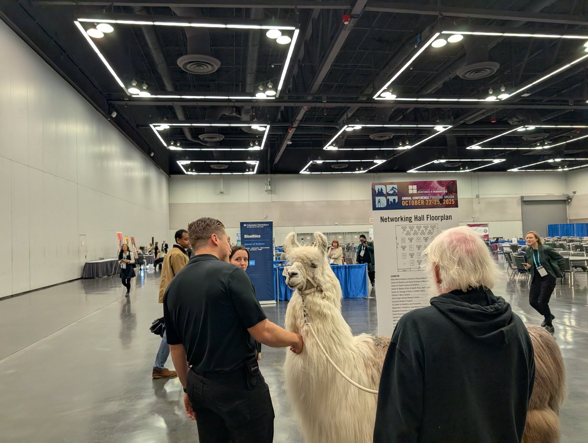 preeti_john's tweet image. Llama love: Caesar &quot;thenodramallama&quot; was a star 💓 #asbh25 @AmerSocBioHum #llama 
(Sharing info with permission from Caesar&apos;s owner)