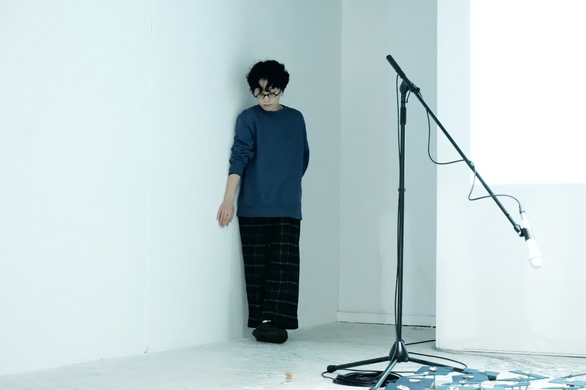 n2_official's tweet photo. N₂ Tab.13 無響室 ワーク・イン・プログレス、国内外からたくさんのお客様にお越しいただいた日でした。戯曲の翻訳はフランス語版のみご用意しております。英語版はございませんがご容赦ください。MEDIA SHOP gallery 1にて最終日は12時オープン、17時クローズです。https://t.co/Hvi99hZnir #more_ex https://t.co/aXIMatL8wS