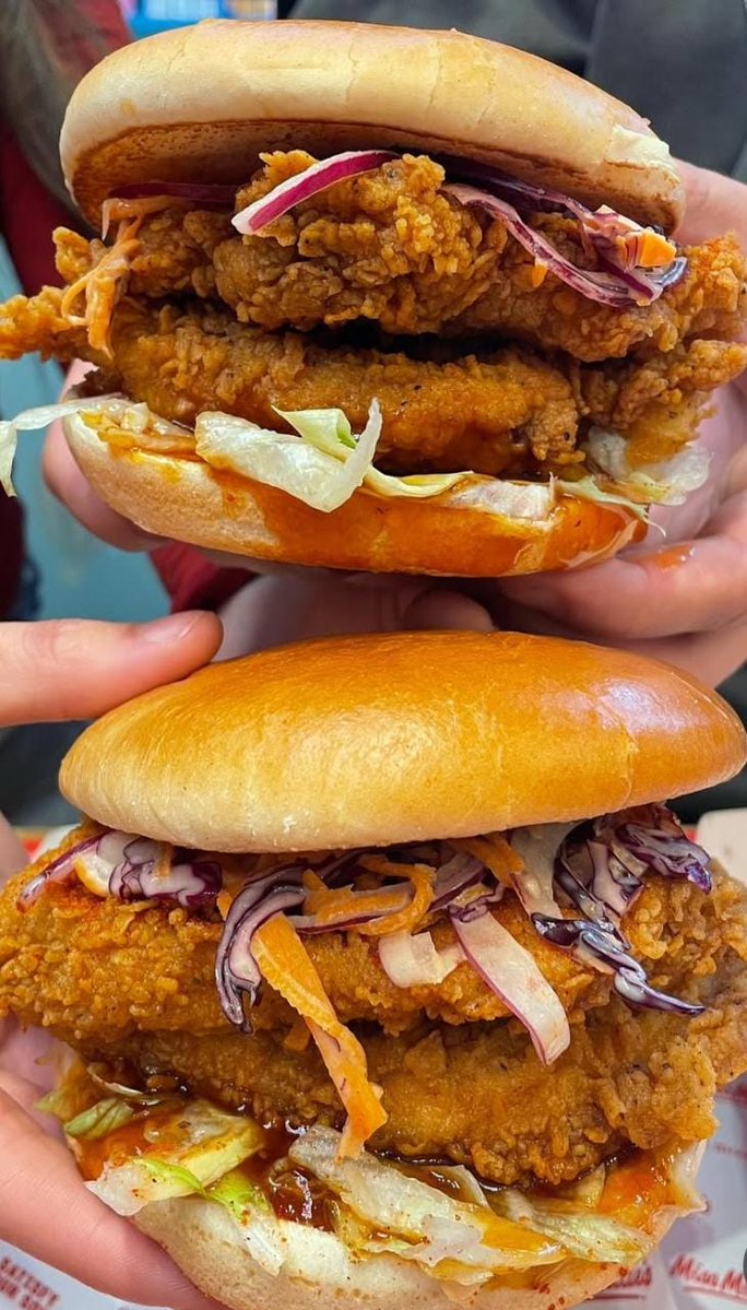 My X payout finally dropped 💸
And what better way to celebrate than with this beast of a burger! 🍔

If you’re hungry, pull up I’m not sharing, but you can watch me enjoy it 😜