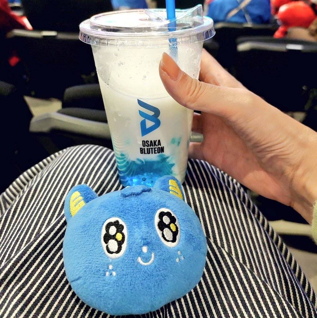 うぁ～惜しかった～😭
でも新しいアリーナで、尻上がりに調子を上げていくメンバー🟦🏐と、超攻撃型セッターのトス回し&amp;続くラリーは見てて楽しかった～✨
てか座席位置、いつものパナアリの感覚で取ったら逆で、ちょっと肩身狭かった…