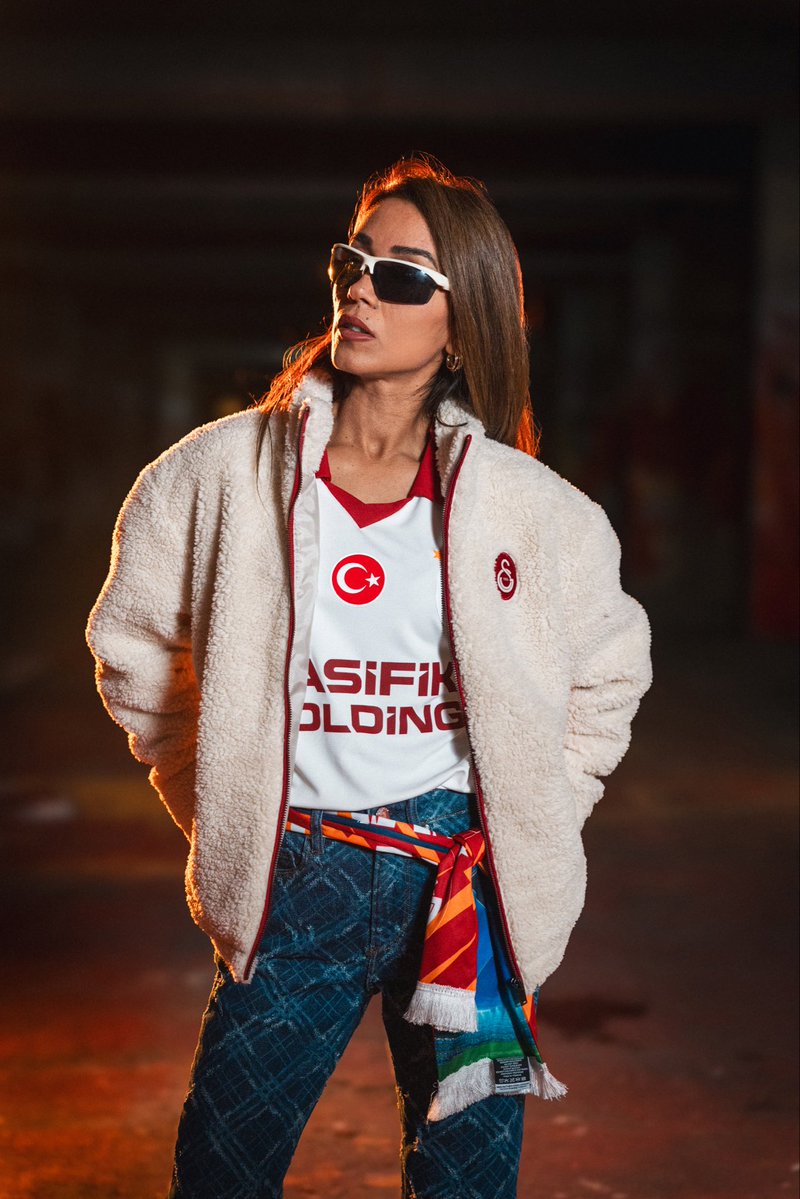 GSStore's tweet image. Kış Koleksiyonu’yla, hafta sonu Galatasaray ruhunu her an üzerinde taşı. 💛❤
Sen de bu yolun bir parçası ol. 🙌
Alışverişe hemen başlamak için linke tıkla 👇
📲 bit.ly/49ffLxi
#YolunBirParçası